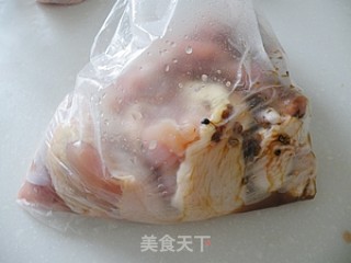 换个花样吃鸡腿---鲜香鸡肉卷的做法步骤：3