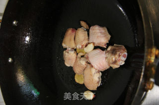 毛豆和鸡翅完美组合——毛豆炒鸡翅的做法步骤：4