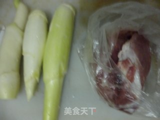 茭白肉片的做法步骤：1