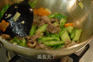 丝瓜炒肉片的做法步骤：8