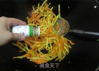 炒土豆胡萝卜丝的做法步骤：8