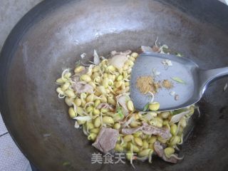 黄豆芽炒肉的做法步骤：6