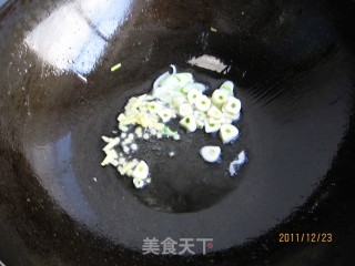 木耳烧豆腐的做法步骤：2