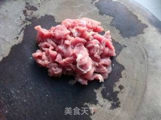 家常小菜——丝瓜炒肉片的做法步骤：1