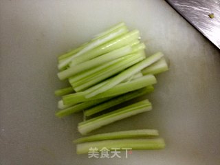 酸辣三文鱼沙拉的做法步骤：3