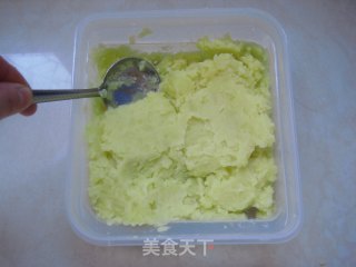 专属于孩子的卖萌西餐：小刺猬奶油土豆泥的做法步骤：2