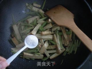 芹菜炒香干的做法步骤：8