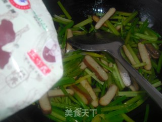 芹菜炒豆干的做法步骤：7