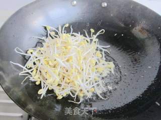 蚝油韭菜炒黄豆芽的做法步骤：5