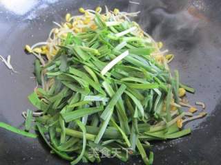 蚝油韭菜炒黄豆芽的做法步骤：7