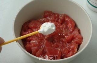 【铁板蚝油牛肉】-----嗜肉族在夏季都无法割舍的肉菜的做法步骤：1