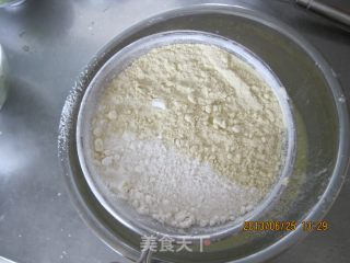 小米面戚风——没有专用模具照样烤出大块蛋糕的做法步骤：4