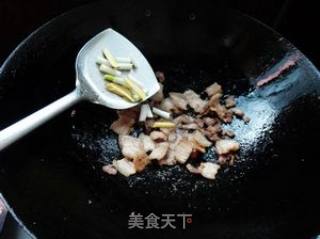 芹菜炒五花肉的做法步骤：5