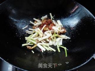 芹菜炒五花肉的做法步骤：7