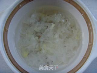 夏季养颜甜品---紫薯银耳莲子羹的做法步骤：3