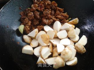 芋头烧排骨的做法步骤：11