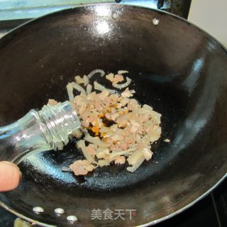 土豆丁炒肉的做法步骤：4