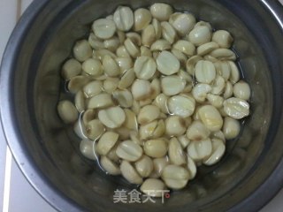 【消暑的好选择】莲子红豆汤的做法步骤：4