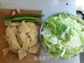 白菜烧干豆腐的做法步骤：1