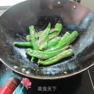 煎辣椒炒荷苞蛋的做法步骤：8