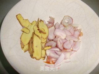 【香菇黄酒焖滑鸡】-----滑嫩嫩的鸡块的做法步骤：3