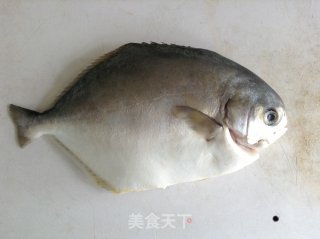 香煎海鲳鱼的做法步骤：1