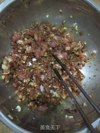 豇豆肉馅大饺子的做法步骤：3