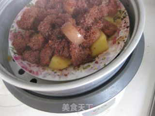 土豆粉蒸肉的做法步骤：7