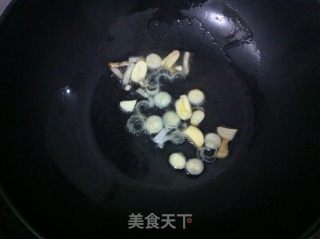 杏鲍菇西芹炒肉的做法步骤：3