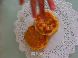 胡萝卜虾皮鸡蛋饼的做法步骤：4