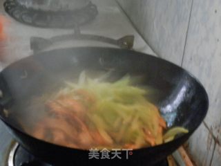 素净春节菜之三——素炒西芹豆腐的做法步骤：4