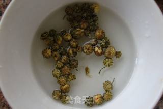 罗汉果菊花茶的做法步骤：2