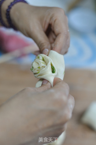 葱香花卷的做法步骤：11