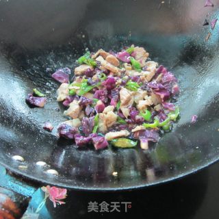 紫甘蓝炒肉的做法步骤：6