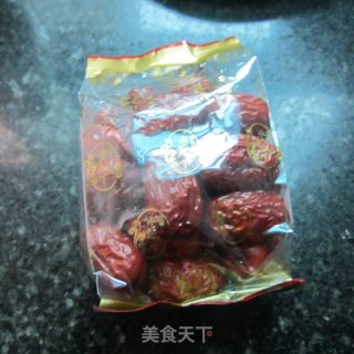 花生枣香猪肉粽子的做法步骤：1