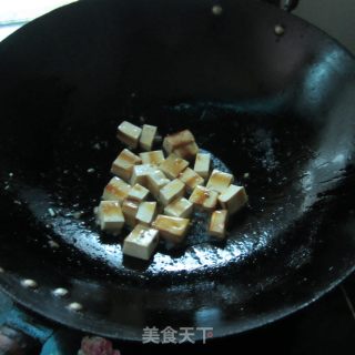 鱼香肉丸豆腐丁的做法步骤：3