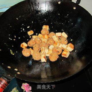 鱼香肉丸豆腐丁的做法步骤：6