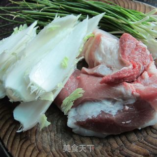 猪肉白菜馅饺子的做法步骤：1