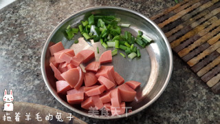 三文鱼火腿炒饭的做法步骤：2