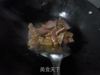 腊肉炒大蒜的做法步骤：3