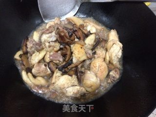 简易版香菇焖鸡的做法步骤：4