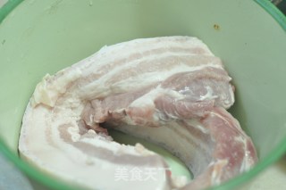 腊汁肉夹馍的做法步骤：1