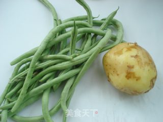 土豆炖豆角的做法步骤：1