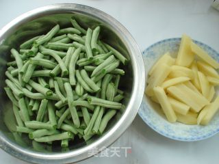 土豆炖豆角的做法步骤：2