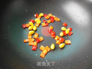 三色炒鱼丁的做法步骤：7