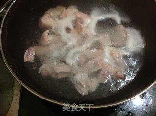 家常红烧肉的做法步骤：1