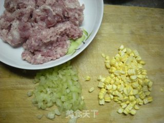 蒸玉米肉饼的做法步骤：1