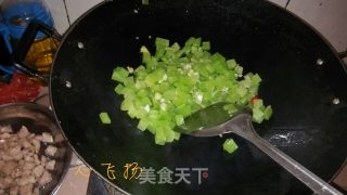 清爽笋丁炒肉丁的做法步骤：10