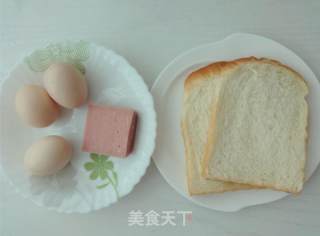 用食物来表达爱意——爱心吐司煎蛋的做法步骤：1