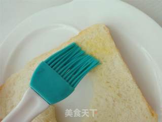 用食物来表达爱意——爱心吐司煎蛋的做法步骤：4